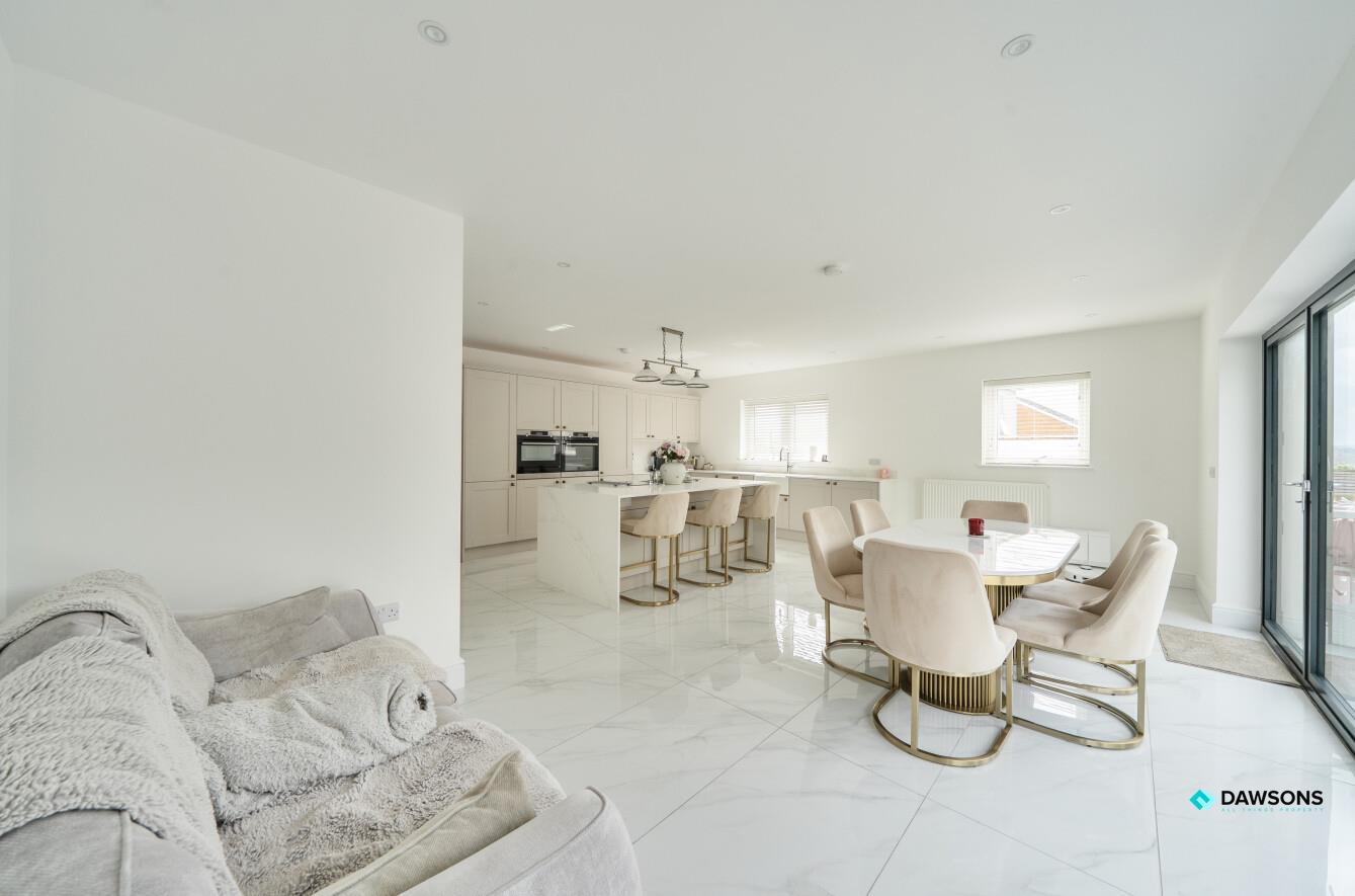 Trosserch Road, Llangennech, Llanelli, SA14 8AX